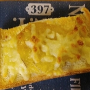 オリーブ風味♪さつまいもの天ぷらチーズトースト